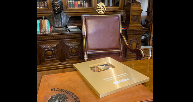 AMLO recibe “botón de oro” de YouTube y agradece a redes sociales