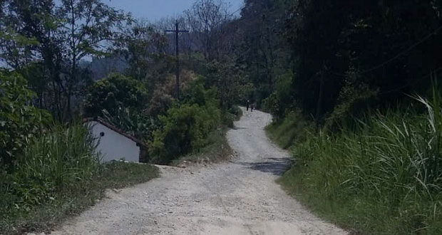 Antorcha pide rehabilitación de carreteras en la Sierra Norte