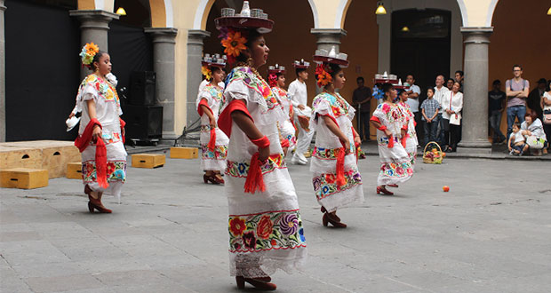 Antorcha presenta baile y poesía en la Casa de Cultura de Puebla