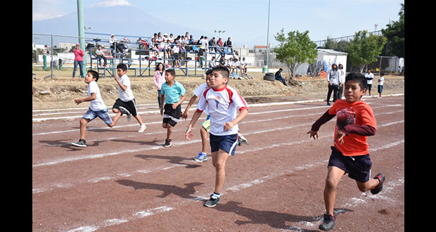 Atlixquenses logran pase a concurso antorchista de atletismo