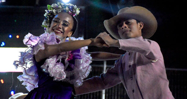 Ballet antorchista clausura Feria de Chimalhuacán en Edomex