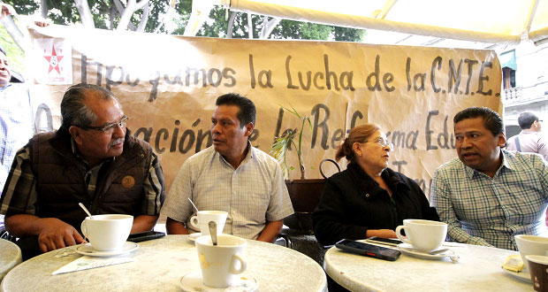 CNTE en Puebla busca reinstalación de cesados en gobierno de EPN