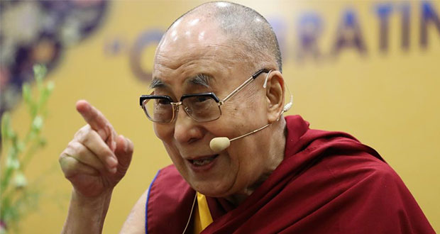 Dalai Lama dice que su sucesora puede ser mujer, si es “atractiva”