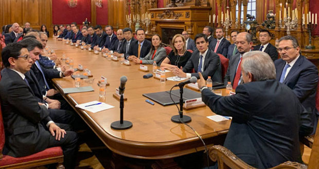 Gobierno firma refinanciar deuda de Pemex por 8 mmdp con 23 bancos