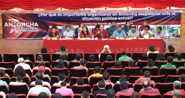Imparten conferencia a los docentes de escuelas en Acatlán