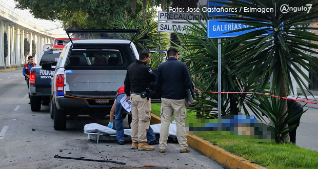 Joven muere tras chocar y salir disparado de auto en bulevar Hermanos Serdán