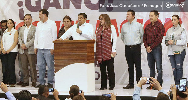 Barbosa se dice ganador con el 50% de votos y pide a contrincantes reunirse