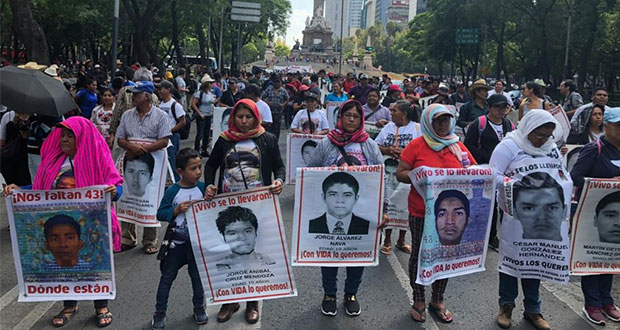 Padres de normalistas exigen a FGR fiscal especial para Ayotzinapa