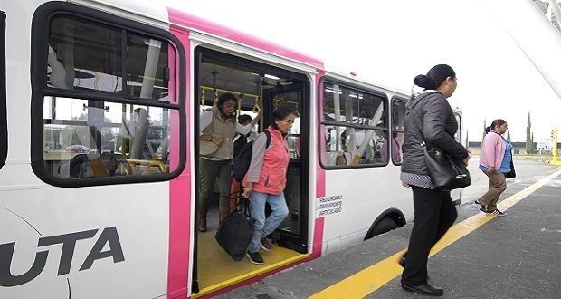 Usuarias avalan unidades rosas de RUTA, pero piden más corridas y camiones