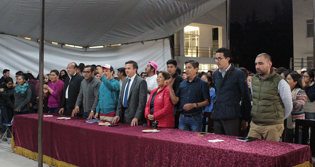 SEP entrega mobiliario a casas del estudiante de Fnerrr en Puebla