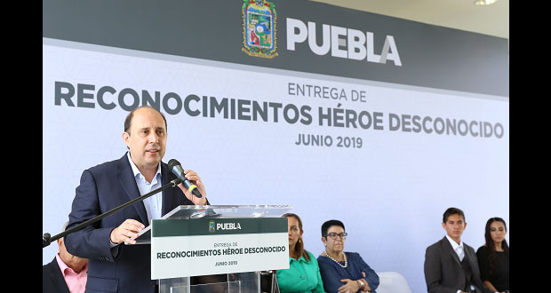 SGG reconoce vocación de ocho “Héroes Desconocidos” poblanos