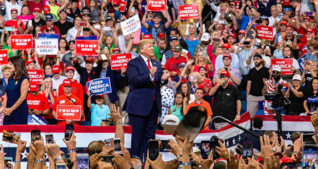Con promesa de muro y autoelogio, Trump lanza campaña de reelección
