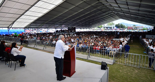 En evento de AMLO, abuchean a alcaldesa de San Martín y piden su destitución. Foto: lopezobrador.org