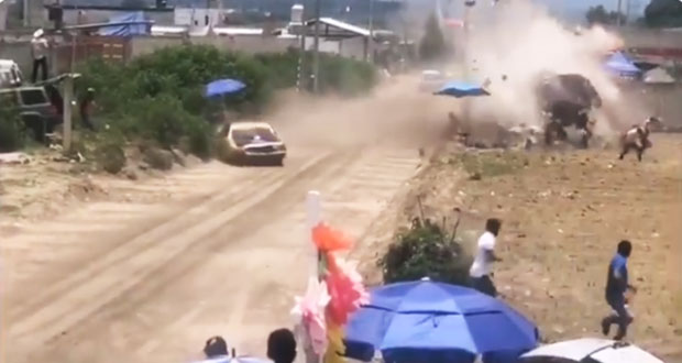 Reportan 2 muertos por accidente durante carrera de autos en Libres