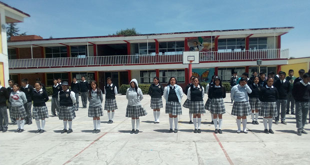 Al sur de Puebla capital, alumnos de bachiller cultivan poesía coral