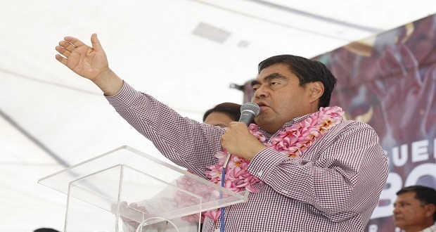 Barbosa señala que analizará el contrato “leonino” de Agua de Puebla