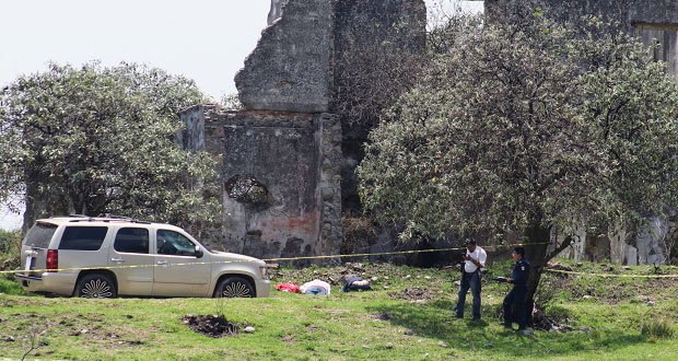 Hallan en San Miguel Espejo tres cuerpos con el tiro de gracia