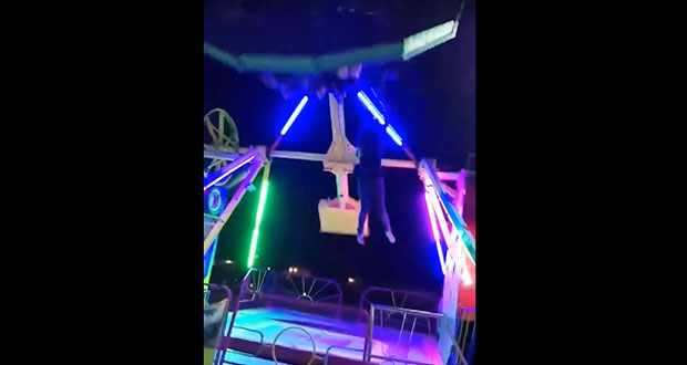 En video, captan peligrosa caída de mujer de juego mecánico en feria
