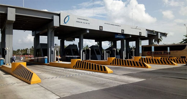 AMLO cancela pago de peaje a automóviles en caseta de Cuyutlán