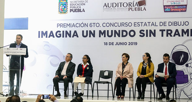 Gobierno estatal premia a ganadores de concurso de dibujo infantil