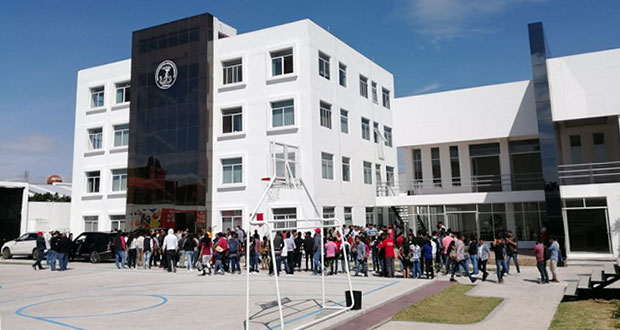Inaugura Aquiles Córdova nuevas Casas del Estudiante en Puebla