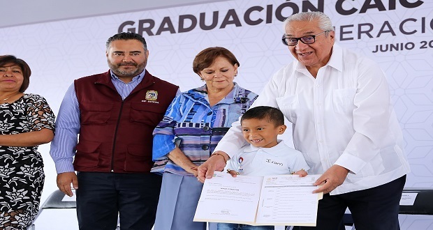 Pacheco encabeza graduación de más de 9 mil alumnos de CAIC
