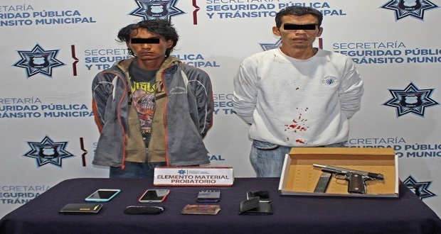 Detienen a 2 por robo a transporte de la ruta 14 en Puebla capital