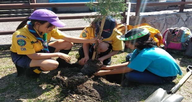 Scouts y gobierno estatal reforestan Eco Parque Metropolitano