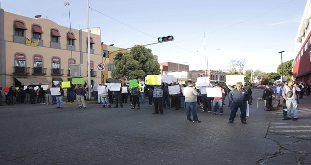 Sindicalizados del ayuntamiento protestan y exigen reinstalación