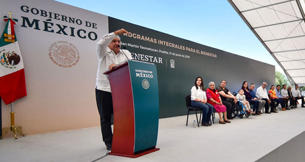 Protestas, apoyos sociales y abucheos a ediles deja visita de AMLO a Puebla