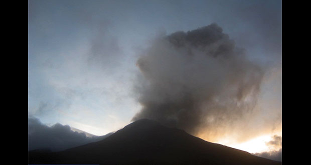 Popocatépetl registra 106 exhalaciones de vapor y ceniza: PC