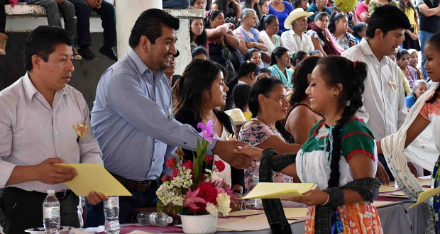 Alumnos de secundaria y bachillerato en Huitzilan se gradúan