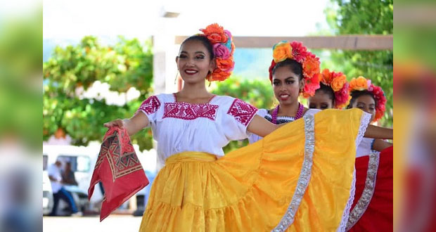 Antorcha lleva bailes folclóricos a vecinos de Ixcamilpa y Cohetzala