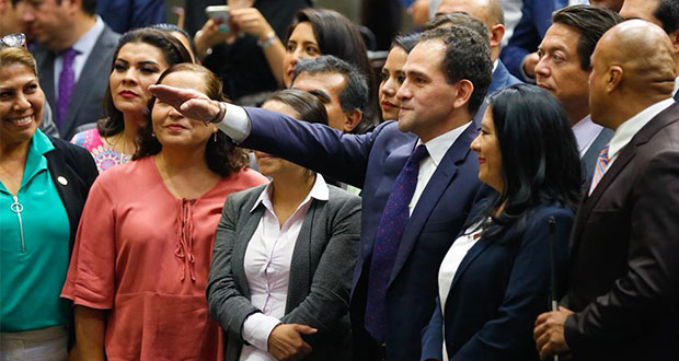En San Lázaro, Arturo Herrera rinde protesta como titular de SHCP