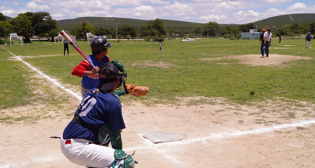 Atexcal fomenta práctica del béisbol con liga municipal y torneo