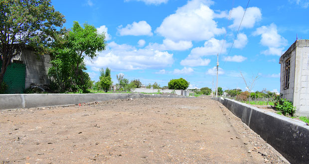 Avanzan pavimentación en dos calles de Ahuatempan