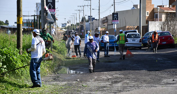 Ayuntamiento de Cuautlancingo realiza limpieza en dos avenidas