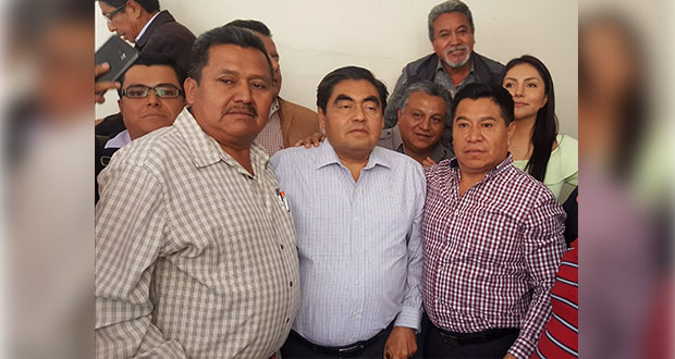 Barbosa dialoga con transportistas sobre alza al pasaje; habrá más reuniones