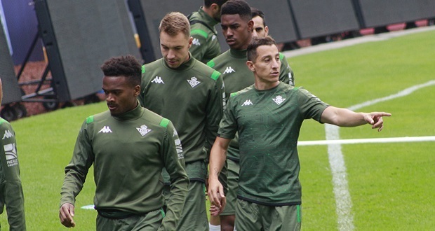 Betis hace reconocimiento de césped en el Cuauhtémoc