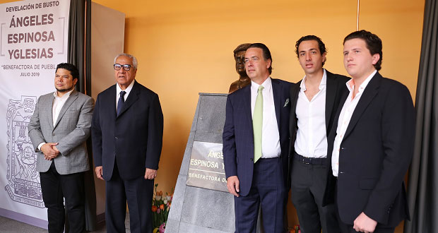 Homenajean a Ángeles Espinosa con busto en Casa de la Cultura