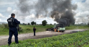 “Huachigaseros” se enfrentan con policías federales y municipales en Tepeaca