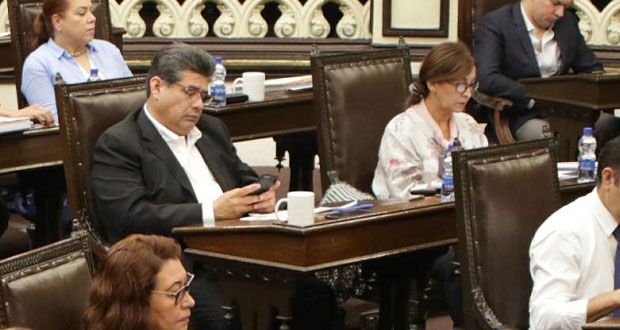 Casique suple a García como líder del PRI en Congreso; niegan presión
