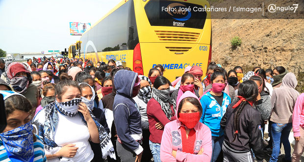 Normalistas de Morelos encapuchadas retienen autobuses en la Puebla-Atlixco