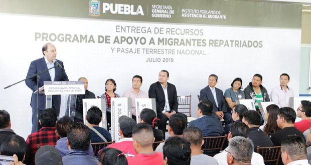 SGG entrega apoyos por 1.3 mdp a migrantes poblanos