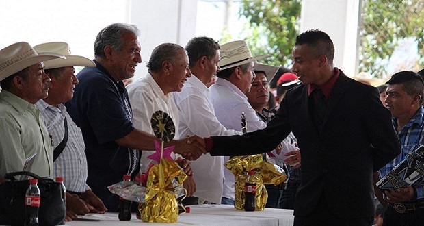 Llama Antorcha en Xochitlán a continuar estudiando