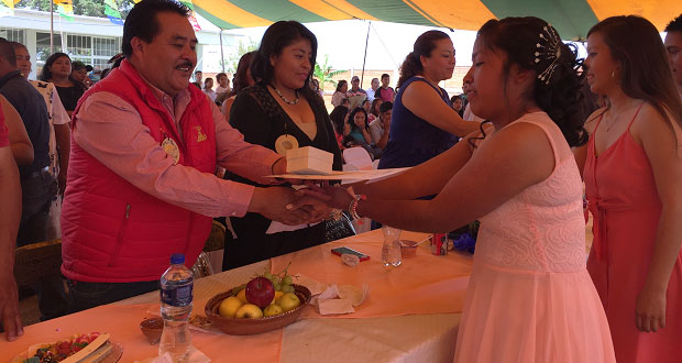 Piden a alumnos de bachillerato en Ocoyucan seguir con sus estudios