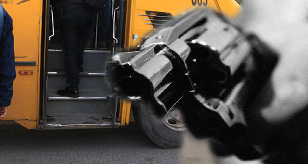 Usuarios de ruta 10 sufren asalto armado en paradero de Totimehuacán