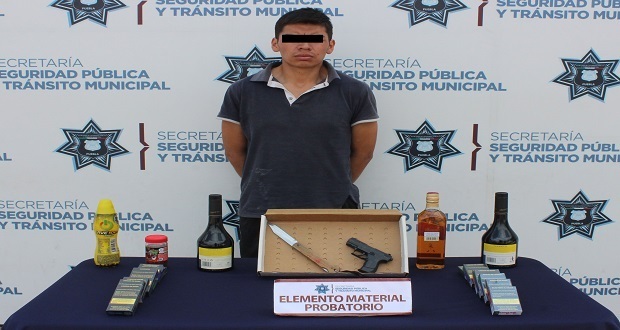 Aprehenden a “El Franelas”, vinculado a 16 robos a Oxxo en Puebla