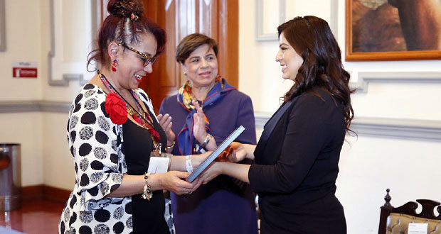 Comune reconoce a participantes del congreso para empoderar mujeres