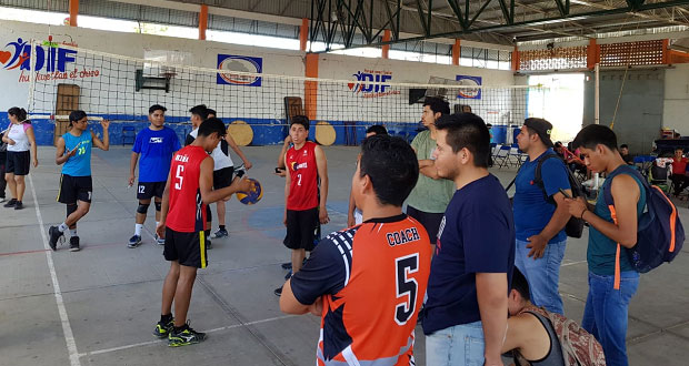 Celebran encuentro de voleibol en Huehuetlán el Grande